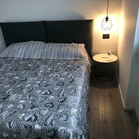 Alex House דירה